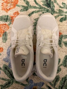 On Cloud Women's Cloud 6 - White